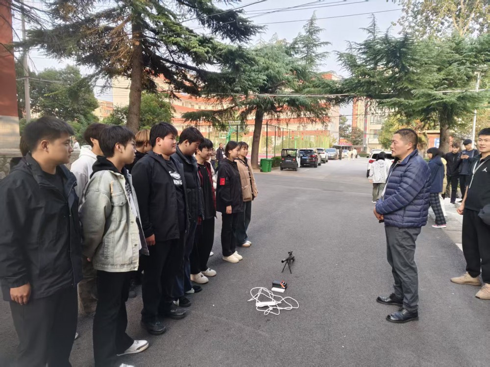 1761709461915199.jpg 01.jpg